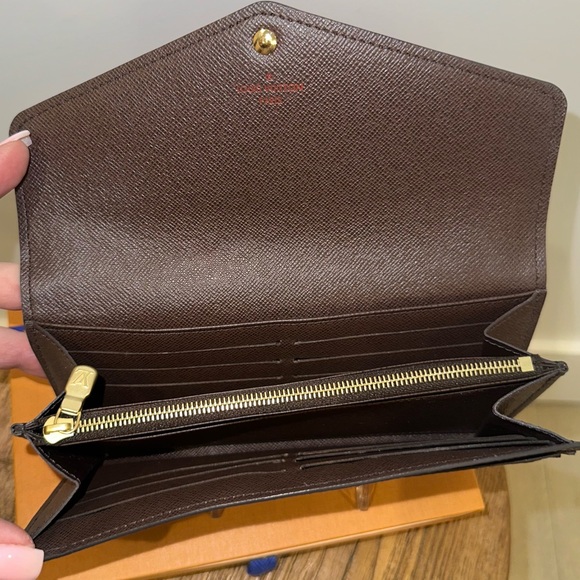 *SOLD* Louis Vuitton Damier Ebene Sarah Wallet - Picture 5 of 12